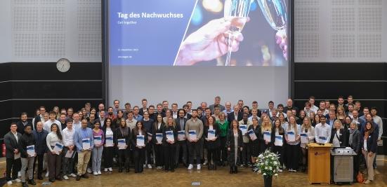 Gruppenfoto im Audimax: Stipendiaten 2025