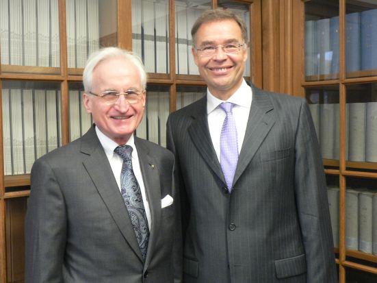 Foto von Diplom-Kaufmann Gerd Dilling und Univ.-Prof. Dr. Arnd Wiedemann