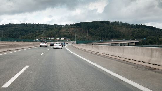 Autos auf der Eiserfelder Brücke