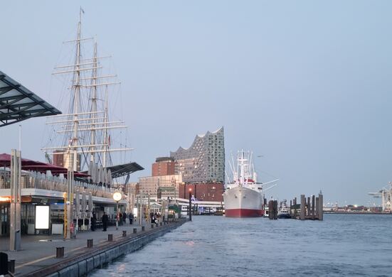 Bild Landungsbrücken / Elbphilharmonie Hamburg