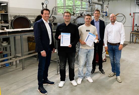 Gruppenfoto Urkundenübergabe Stipendium