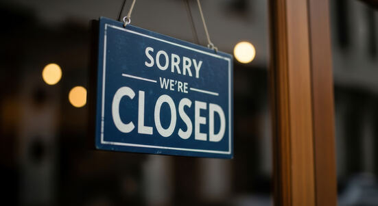 Schild mit dem Text "Sorry, we´re closed"