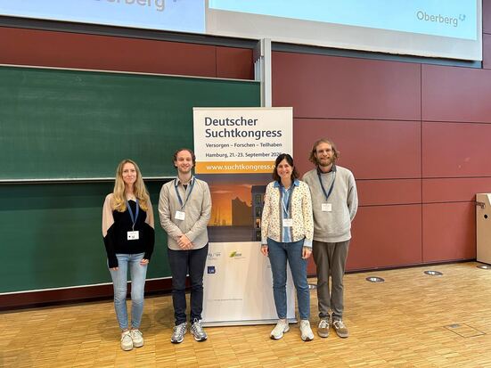 Das Team der Allgemeinen Psychologie auf dem Suchtkongress