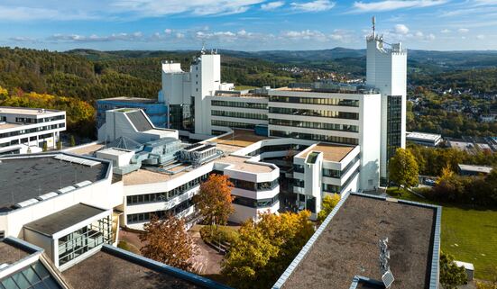 Der Adolf-Reichwein-Campus im Herbst