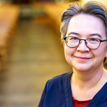 Frau mit Brille