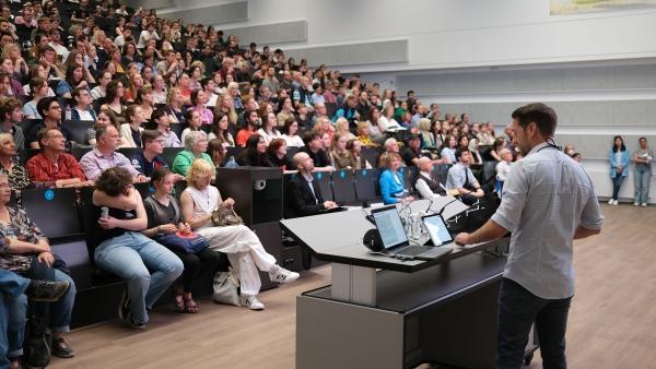 Mirko Drotschmann bei der Offenen Uni 2024