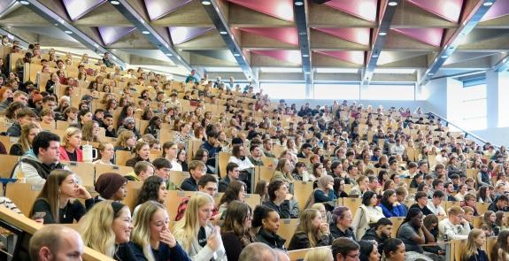Erstsemesterbegrüßung Wintersemester 2025/26 Audimax Universität Siegen