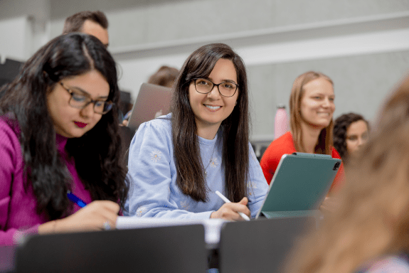 Studierende lernen zusammen