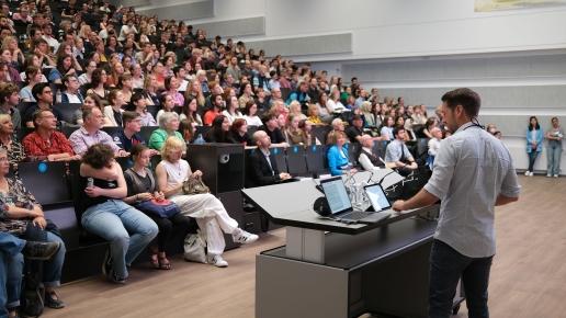 Mirko Drotschmann bei der Offenen Uni 2024