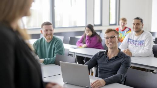 Studierende im Veranstaltungsraum