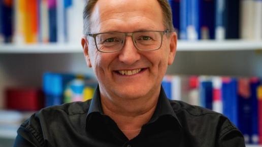 Das Bild zeigt Herrn Prof. Dr. Joachim Eigler