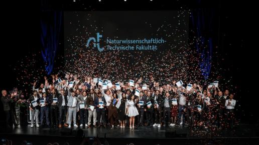 Studierende, die Ihre Urkunde erhalten haben