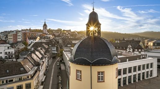 Ansicht des Campus Unteres Schloss mit dickem Turm