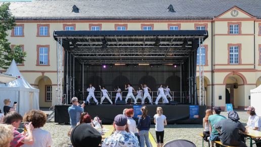 Bühne vor dem Unteren Schloß
