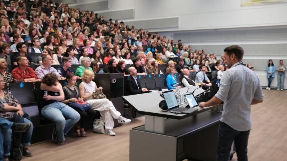 Mirko Drotschmann bei der Offenen Uni 2024