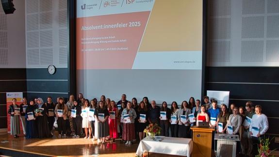Absolvent:innen 2025 der Siegener Sozialpädagogik