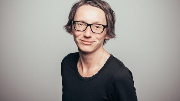 Portrait von Dr. Jana Mikota, Preisträgerin des Volkacher Talers