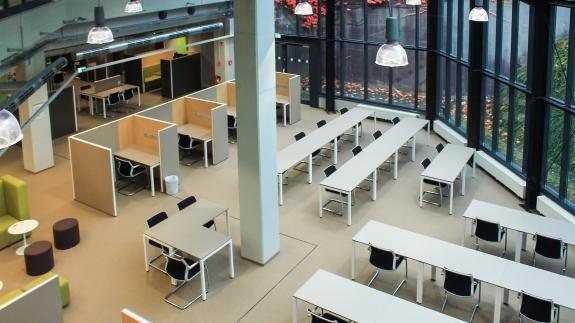 Innenansicht der Universitätsbibliothek Siegen, Hauptbibliothek Adolf-Reichwein-Straße (AR)