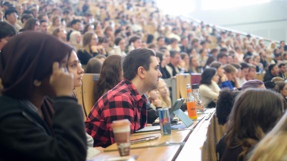 Erstsemesterbegrüßung Wintersemester 2025/26 Audimax Universität Siegen