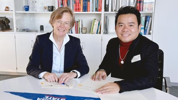 Uni Siegen Rektorin Prof. Dr. Stefanie Reese Unterzeichnung Kooperation Georgia State University Dr. Ethan Trinh