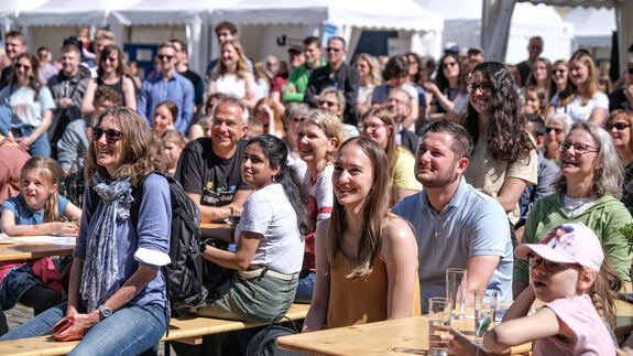 Am Samstag, den 13. Juni 2026 findet die Offene Uni auf dem Schlossplatz des Unteren Schlosses in Siegen statt.