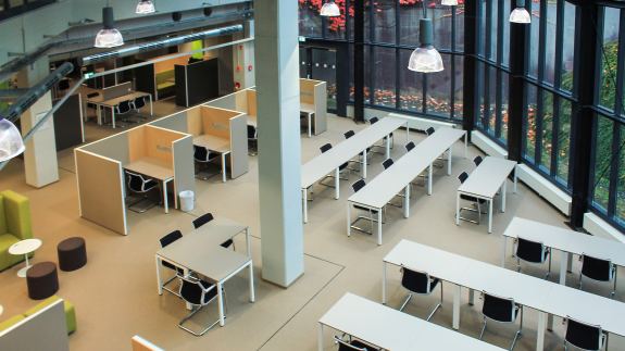 Innenansicht der Universitätsbibliothek Siegen, Hauptbibliothek Adolf-Reichwein-Straße (AR)