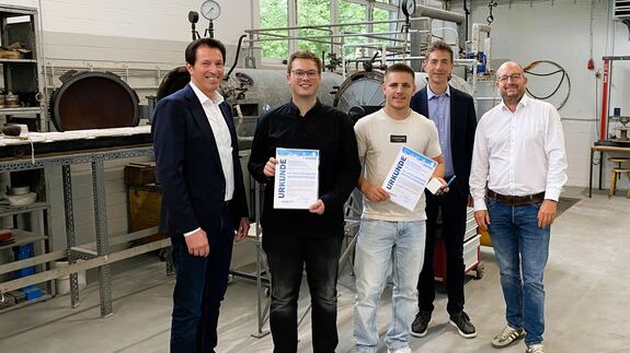 Gruppenfoto Urkundenübergabe Stipendium