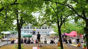 Diskurswerkstatt_under_Trees