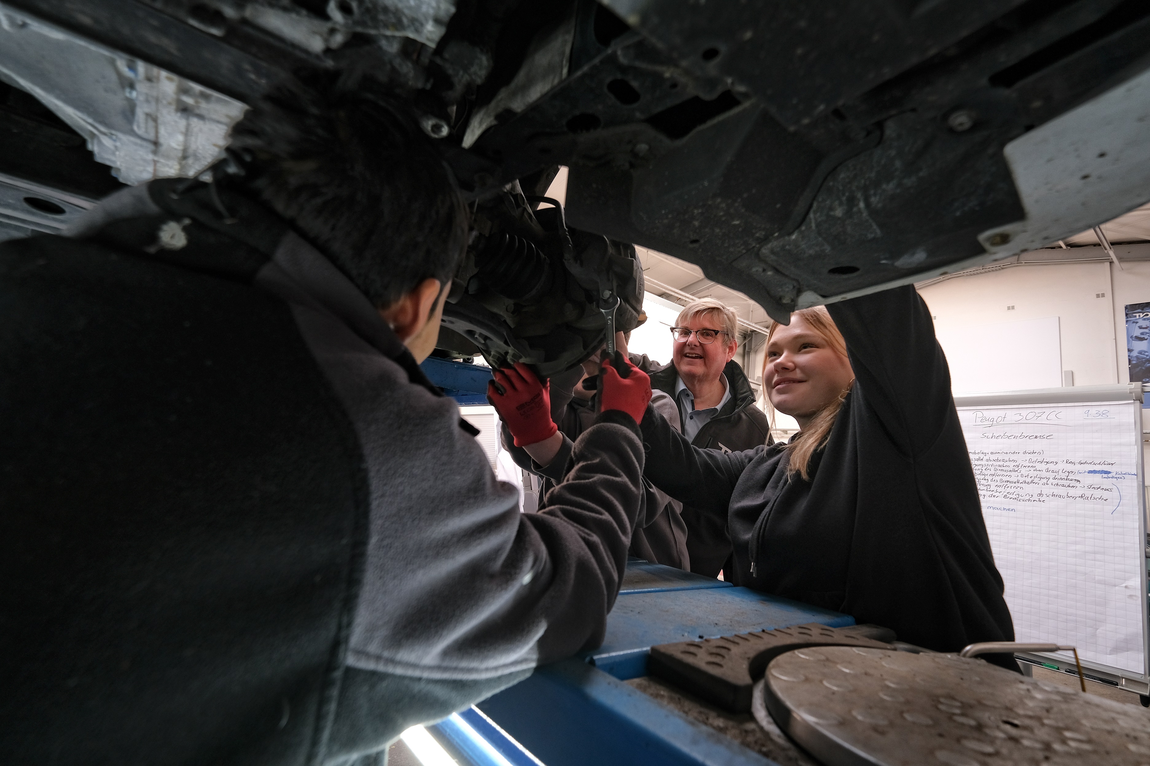 Fahrzeugbau Auto und Schüler