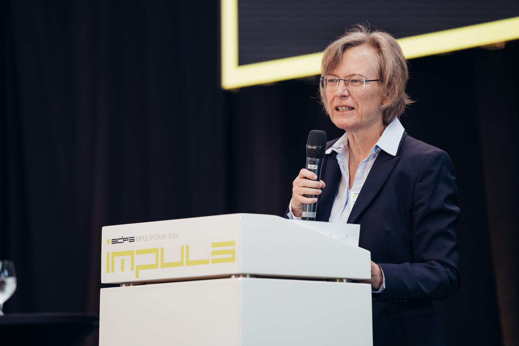 impulsforum_rede_rektorin_podium