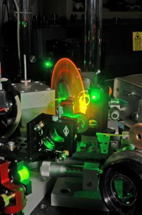 CW-Polymerlaser in Betrieb