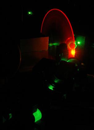 CW-Polymerlaser: Pumplaser trifft auf Dye Laser Disc (DLD)