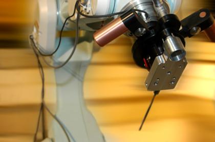 Neuro-Comnrade-Roboterarm mit Endoskop