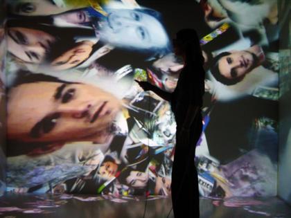 The Living Web http://www.interface.ufg.ac.at/christa-laurent/WORKS/CONCEPTS/TheLivingWebConcept.html